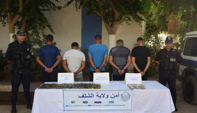 الشلف: توقيف 5 مروجين وحجز 8 كلغ من الكيف المعالج