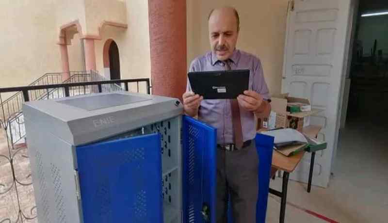 الشلف: تجهيز 18 مدرسة بالألواح الإلكترونية