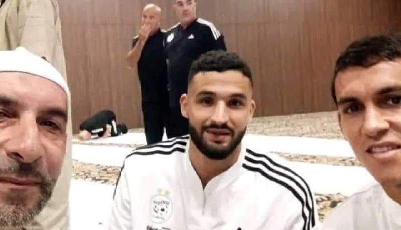 لاعبو الخضر يؤدون صلاة الجمعة بمقر إقامتهم بوهران