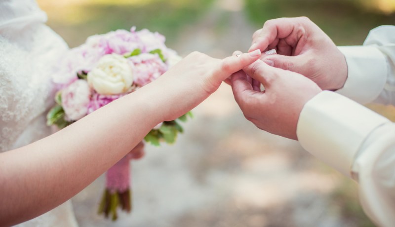 رجل كريم وصادق تكتفي به طول العمر