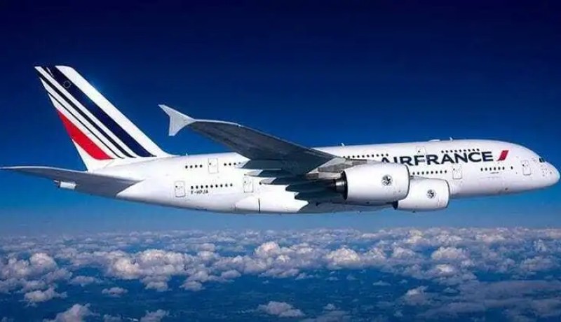 فرنسا: إلغاء نصف الرحلات الجوية المبرمجة هذا الجمعة