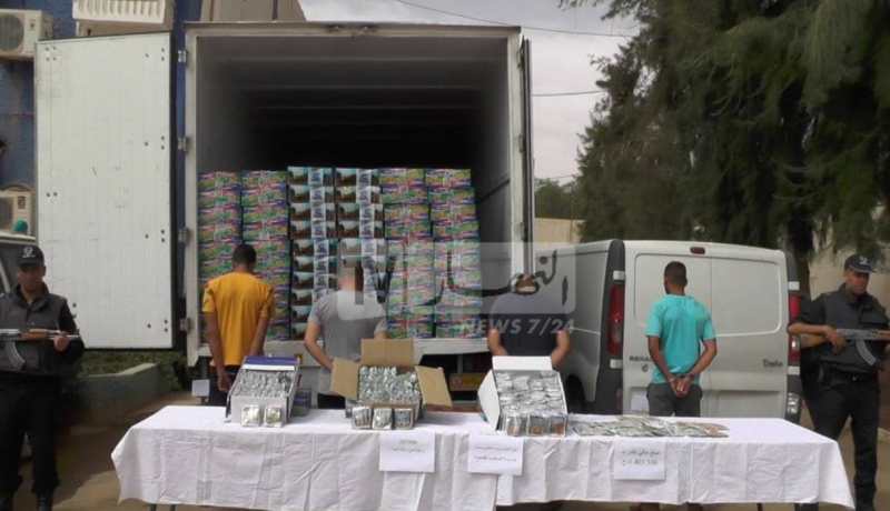 النعامة: حجز أزيد من 107 آلاف علبة “شمة” وتوقيف 4 أشخاص بالمشرية