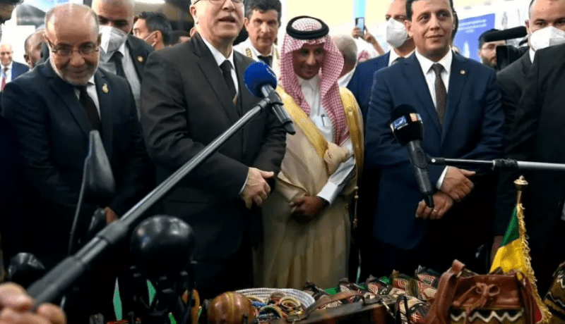 الوزير الأول: المعركة الحالية للسياحة مرهونة بالخدمات النوعية والأسعار المدروسة