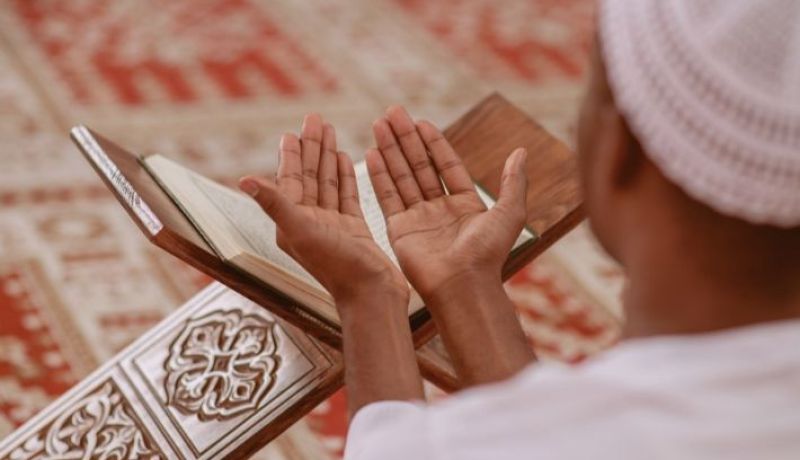 لا تنسوا الدعاء فهو عبادة يحبها الله.