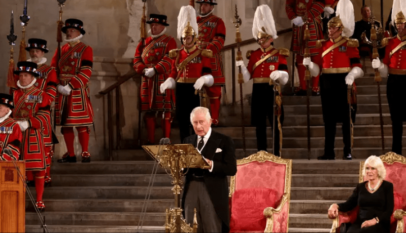 الملك تشارلز الثالث: والدتي أفنت حياتها في خدمة بريطانيا وسأمشي على خطاها
