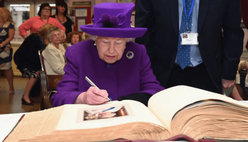 الملكة إليزابيث تترك رسالة سرية لن تقرأ إلا بعد 63 عاما