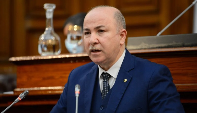 الوزير الأول يستقبل كارلوس تافاريس الرئيس المدير العام لمجموعة ستيلانتيس