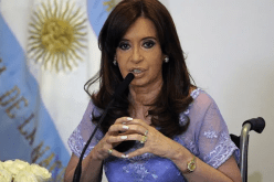 فيديو.. رئيسة الأرجنتين السابقة تنجو من محاولة إغتيال بمعجزة