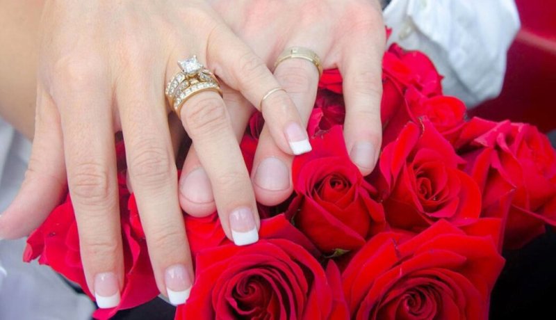 يملك الرفاهية وتنقصه زوجة وفية.. فمن تصون إلى حانبه العهد
