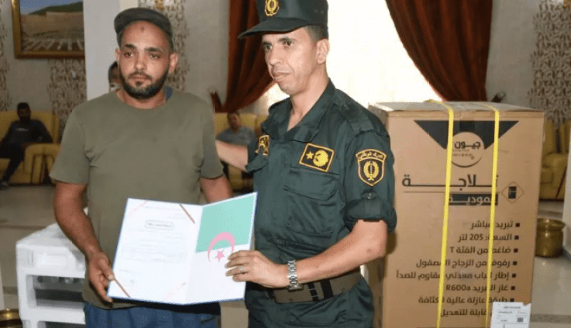 سوق أهراس: تسليم تجهيزات كهرومنزلية للمتضررين من الحرائق