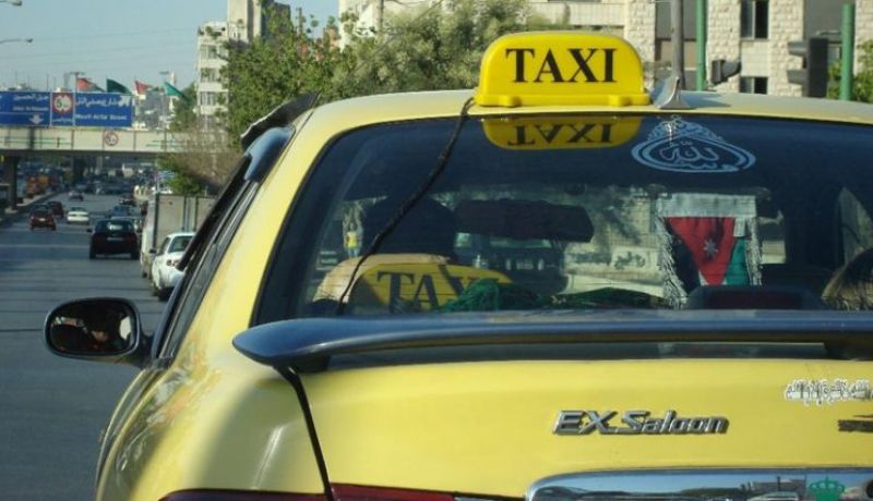 “طاكسيور” مهدد بالحبس لمحاولة تهريبه أطقم من الذهب إلى تركيا
