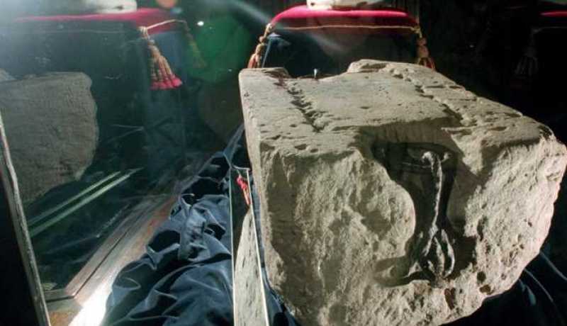 نقل “حجر القدر” إلى لندن استعدادا لتتويج الملك تشارلز