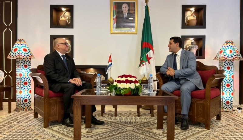 وزير السياحة يبحث سبل تعزيز التعاون الثنائي مع كوبا