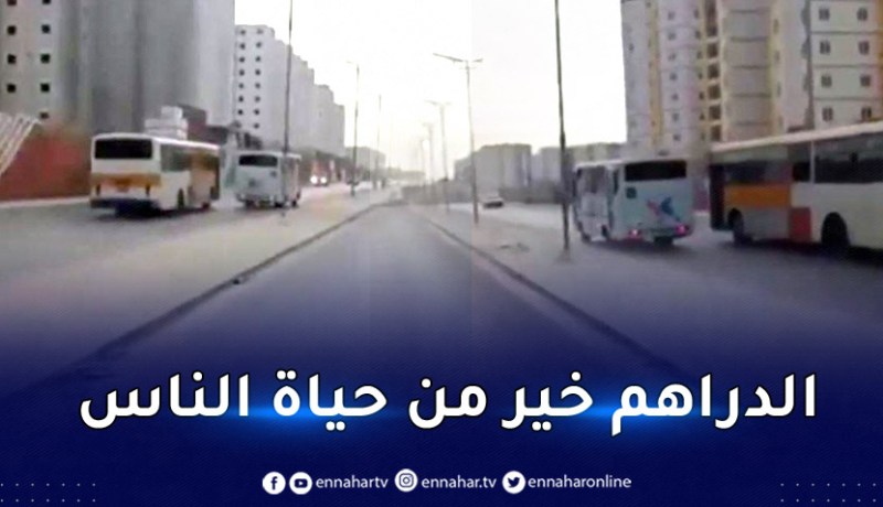 بالفيديو: مشاحنات بين سائقين لحافلتين وهما يسيران في الاتجاه المعاكس.. والدرك يتوعد