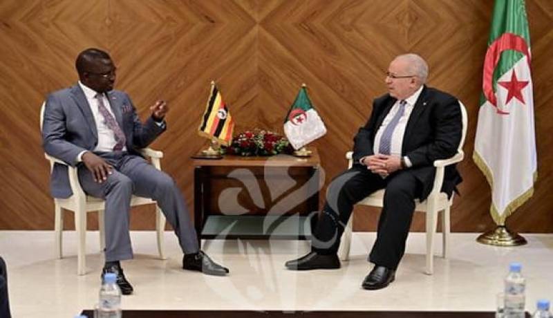 لعمامرة يتحادث مع وزير الدولة الأوغندي للشؤون الخارجية