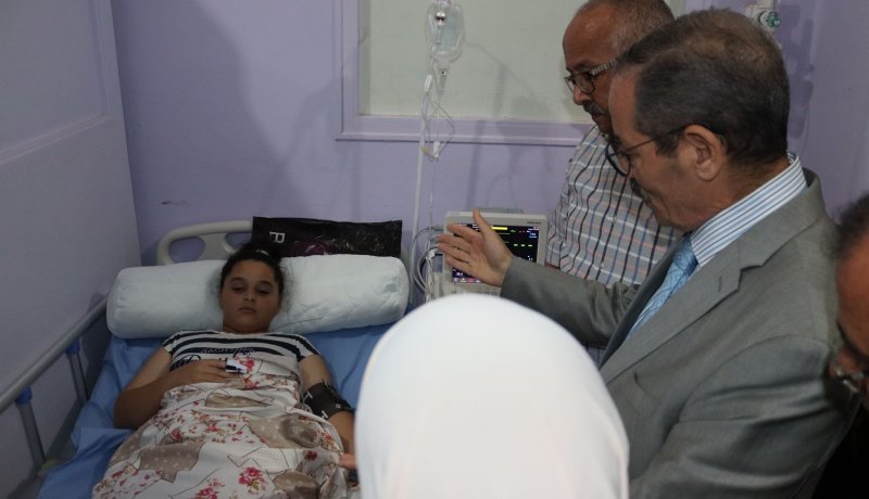 والي عين الدفلى يزور التلاميذ المصابين بتسمم غدائي بالمستشفى