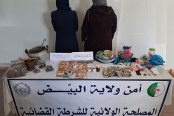 البيض.. الإطاحة بامرأتين تمارسان السحر والشعوذة