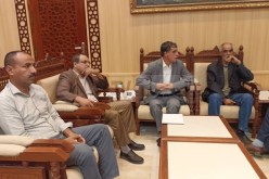 والي ولاية الاغواط يعقد جلسة صلح رفقة مدير المدرسة الابتدائية بعد حادثة الزيارة الأخيرة لبلدية أفلو