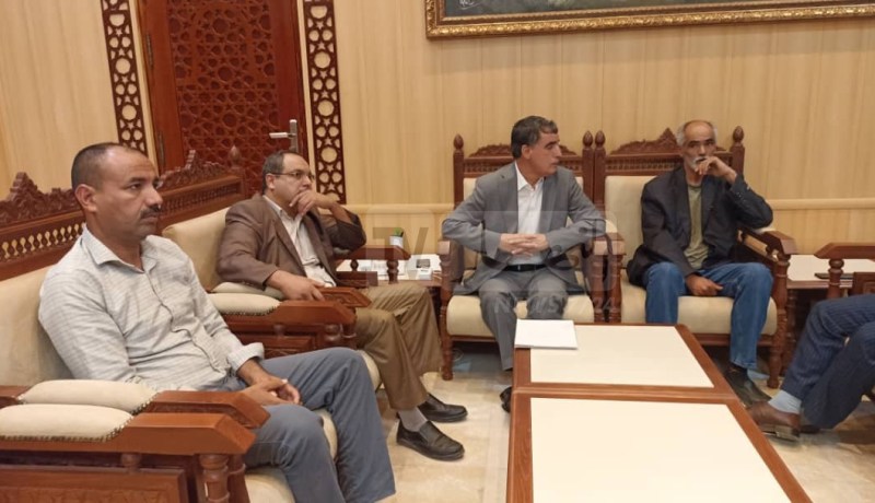 والي ولاية الاغواط يعقد جلسة صلح رفقة مدير المدرسة الابتدائية بعد حادثة الزيارة الأخيرة لبلدية أفلو