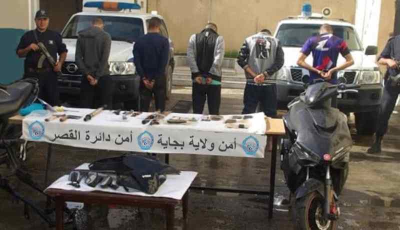 بجاية: الشرطة تطيح بعصابة أحياء زرعت الرعب والخوف وسط السكان القصر