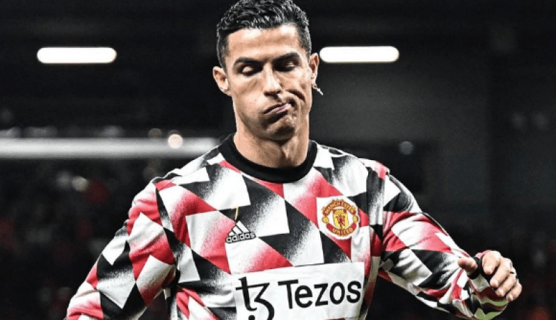 بالفيديو.. خرجة غريبة من رونالدو تزيد من تأزم وضعه مع اليونايتد