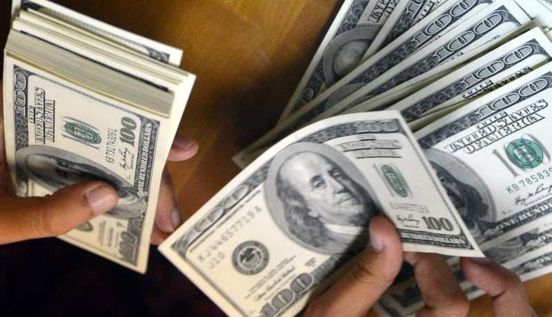 توقيف تاجر “كابة” متلبسا بتهريب 8500 دولار أمريكي الى دولة الإمارات عبر المطار