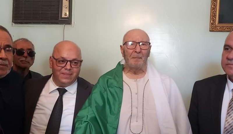 وزير المجاهدين يزور الضابط السابق في الجيش الوطني بعلوج