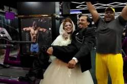 بطلة مصارعة مصرية تحتفل بزفافها داخل قاعة الملاكمة
