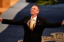 فوز العالم السويدي سفانتي بابو بجائزة نوبل للطب