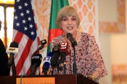 سفيرة أمريكا: “سيتم فتح قريبا مركز ثقافي أمريكي في بشار”