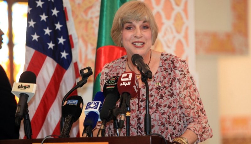 سفيرة أمريكا: “سيتم فتح قريبا مركز ثقافي أمريكي في بشار”