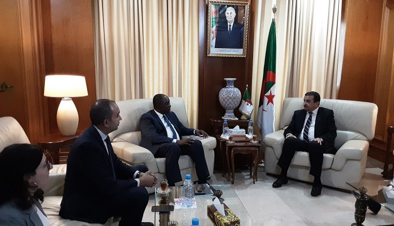 عرقاب يتباحث سبل التعاون مع مدير شمال إفريقيا لمؤسسة التمويل الدولية