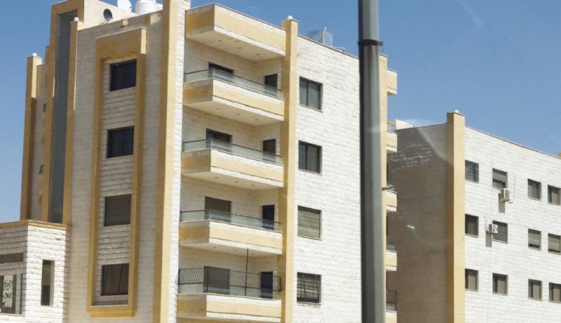 خمسينية تزوّر عقد هبة للاستيلاء على شقة والدها بالتبني بالعاصمة