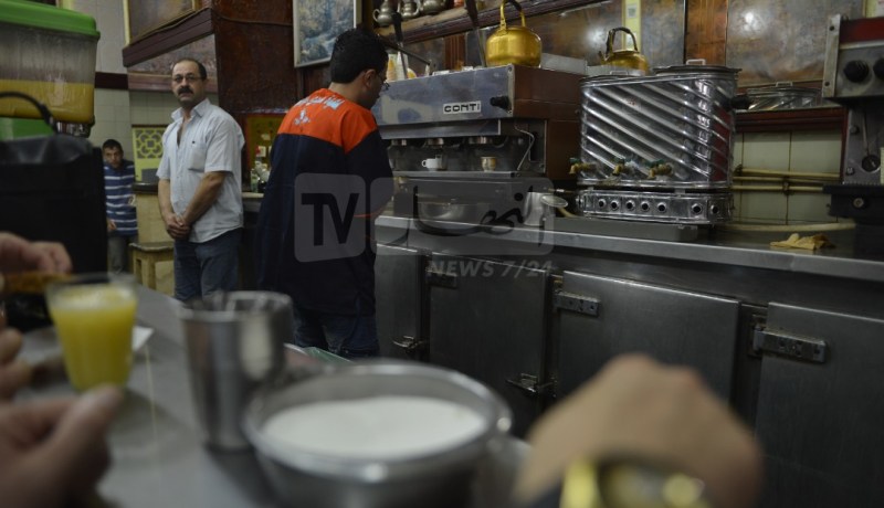 كم دقيقة يجب أن يعمل الجزائري لدفع ثمن فنجان قهوة؟
