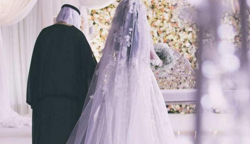 خمسيني من الشرق يبتغيها طيبة جميلة