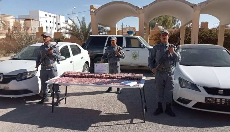 الجمارك تحجز 18 ألف قرص مهلوس وشمة وسجائر