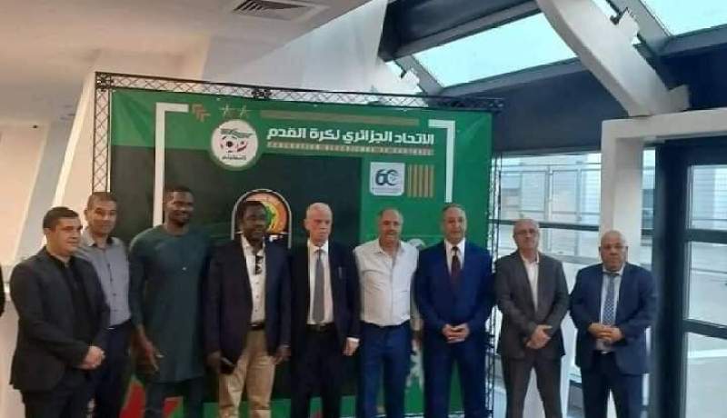 بالصور.. زفيزف يرافق الأمين العام للكاف في زيارة تفقدية لملعب “براقي”