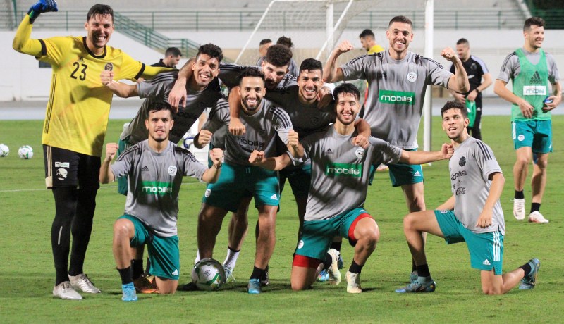 بالصور.. محليو الخضر يجرون آخر حصة تدريبية في تربص الإمارات