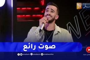 شاهد في لقطة نادرة.. لقمان DZ يهدي لوالده أنشودة بصوت خلاب