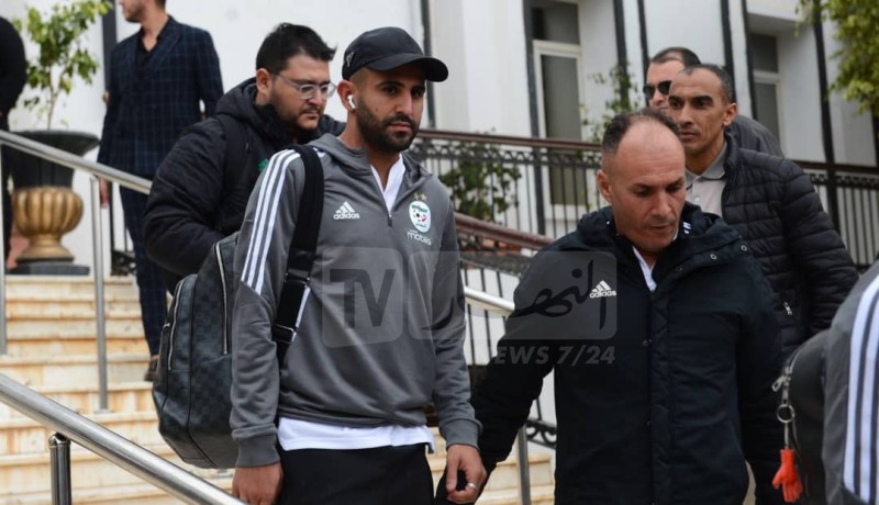 بالصور.. الخضر يصلون وهران استعدادا لمواجهة مالي