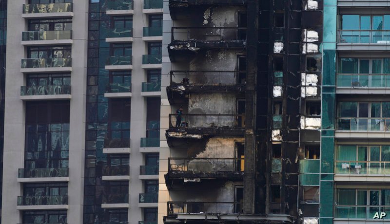 شاهد.. حريق ضخم قرب برج خليفة بدبي