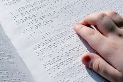 المصحف الشريف برواية “ورش”.. كتاب الفقه الإسلامي والأربعين حديثا النووية بـ”البراي”