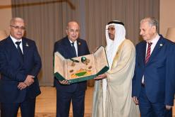 رئيس البرلمان العربي يمنح وساما رفيعا لرئيس الجمهورية