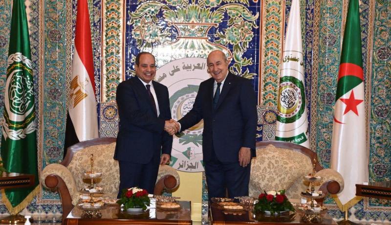 بالفيديو.. رئيس الجمهورية يستقبل نظيره المصري السيسي