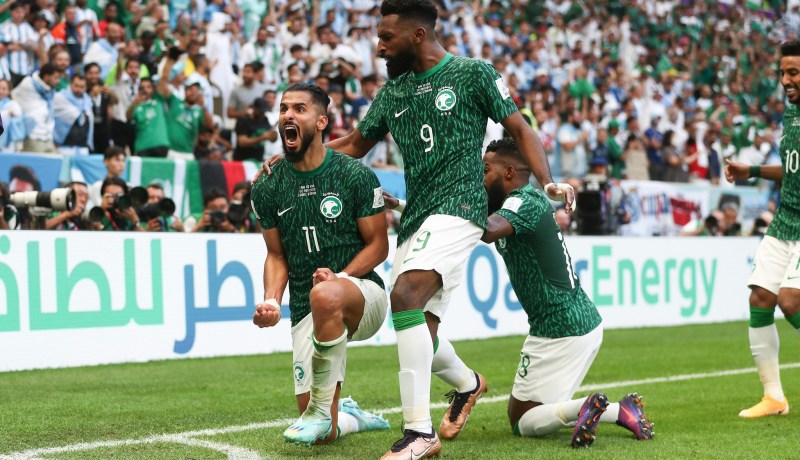 بمناسبة فوز المنتخب السعودي.. غدًا الأربعاء إجازة رسمية بالمملكة