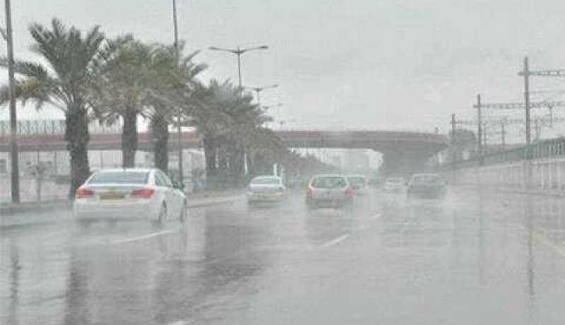 شرطة خنشلة تدعو مستعملي الطريق إلى توخي الحيطة والحذر أثناء القيادة