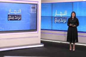 أستاذ يهدي لطالبه أيفون بعد تحصله على العلامة الكاملة في الرياضيات والغناء يتوقف بسبب الأذان في قطر