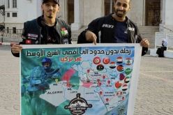 في رحلة استغرقت 50 يوما.. جزائريان يصلان إلى مكة المكرمة على متن دراجة نارية