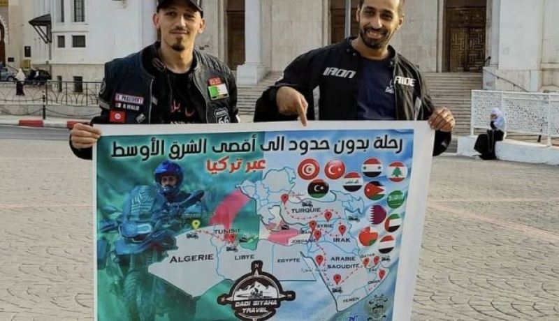 في رحلة استغرقت 50 يوما.. جزائريان يصلان إلى مكة المكرمة على متن دراجة نارية