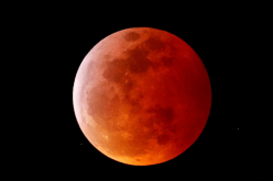 خسوف كلّي للقمر غدا الثلاثاء